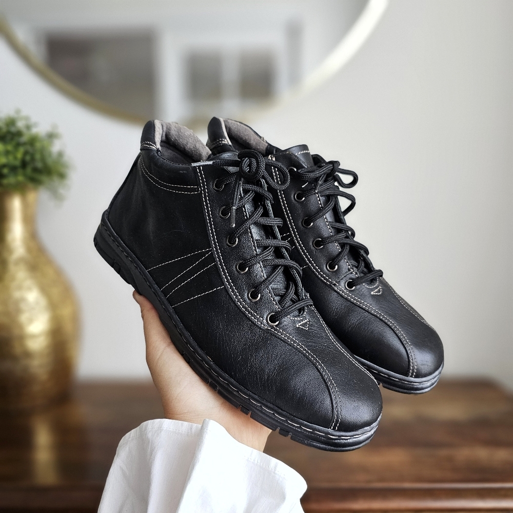 Azaleia Women’s Black Leather Lace-Up Comfort Casual Walking Sneakers – Size 8M